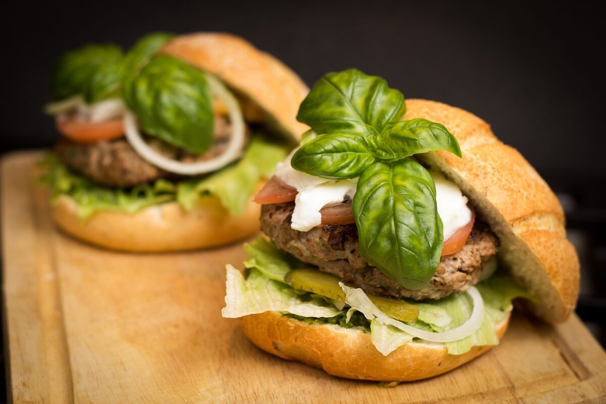 hamburger-494706_1280-1.jpg